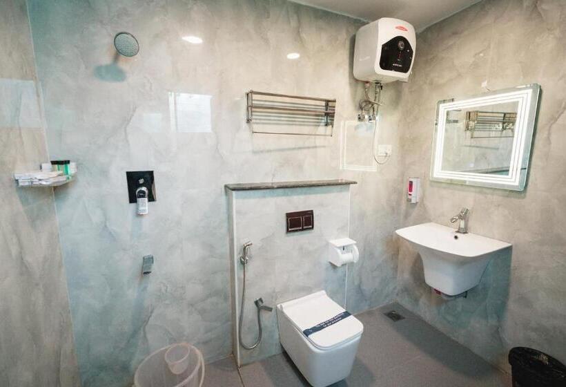Люкс Повышенной Комфортности, Shelter Beach Resort