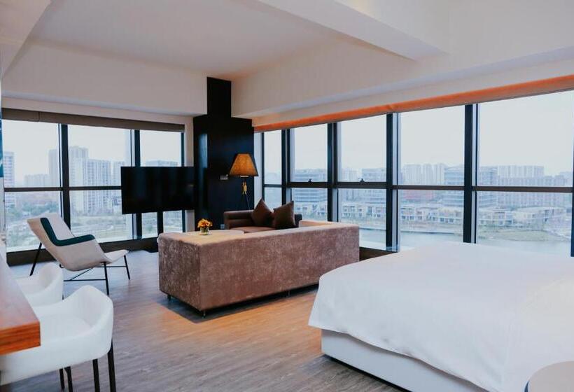 سوییت, Hyatt Centric Lakeside Ningbo
