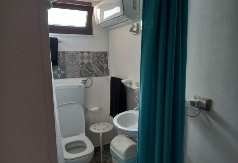 اتاق عادی یک تخته, Room In Historical City Centre With Private Bathroom