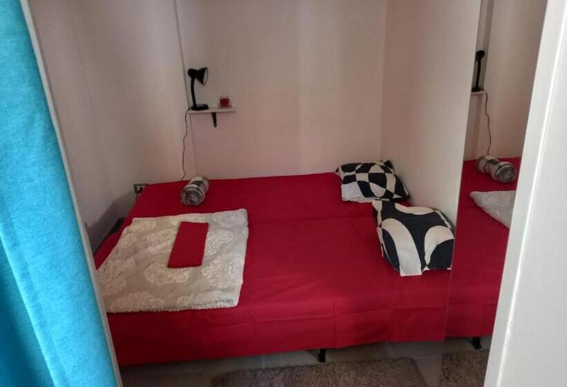 اتاق عادی یک تخته, Room In Historical City Centre With Private Bathroom