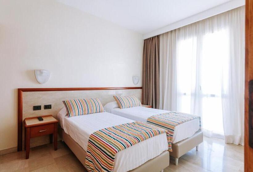 Четырехместный Номер Deluxe, Nicolaus Club La Giurlita
