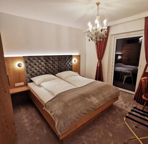 اتاق خانوادگی, Thurners Boutique