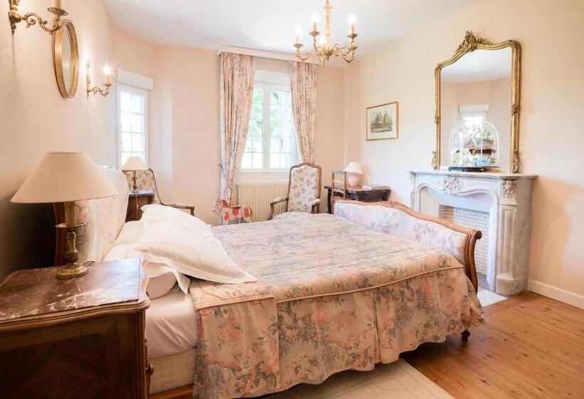 Standard room with outdoor bath, Manoir De Sens