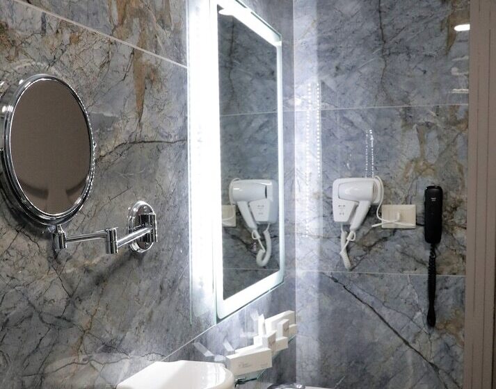 اتاق استاندارد یک نفره, Nishan