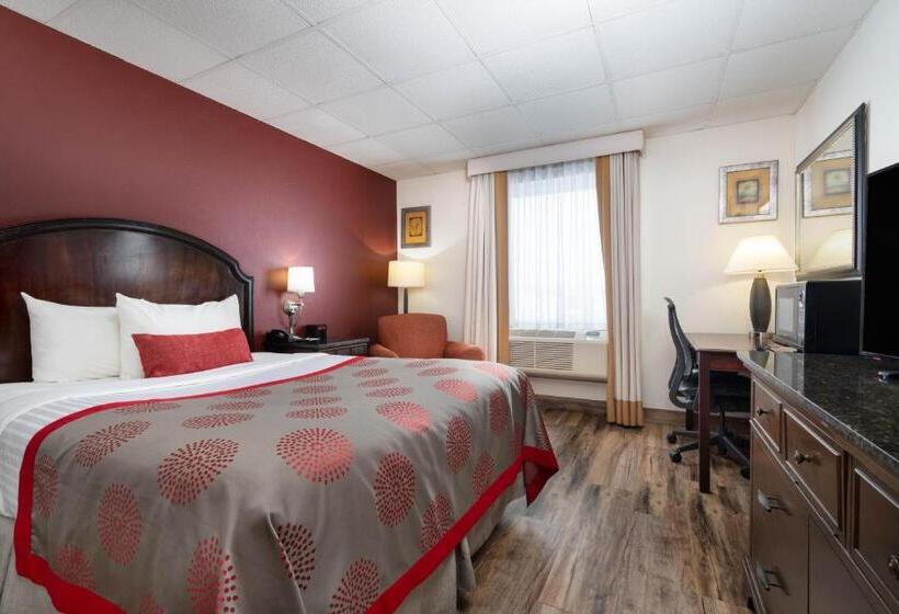 キングサイズベッドのスイートルーム, Ramada By Wyndham Albert Lea