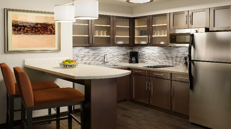 מיטת קינג בסוויטה, Staybridge Suites   Overland Park   Kansas City S, An Ihg