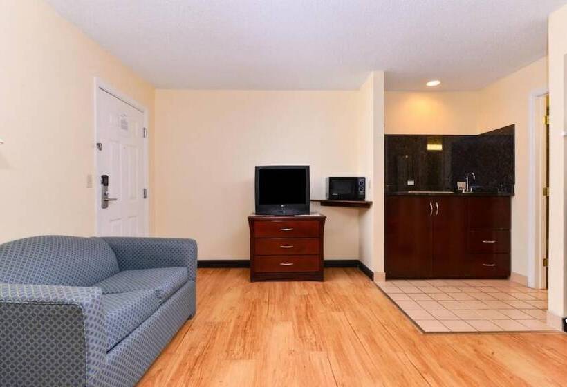 Номер Стандарт 2 Двуспальные Кровати, Tower Inn And Suites Of Guilford / Madison