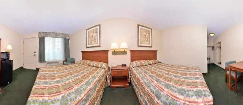 Номер Стандарт 2 Двуспальные Кровати, Tower Inn And Suites Of Guilford / Madison
