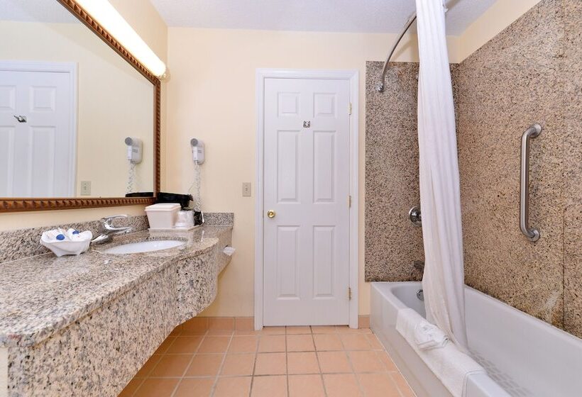 Люкс, Tower Inn And Suites Of Guilford / Madison
