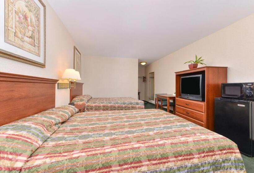 Номер Стандарт 2 Двуспальные Кровати, Tower Inn And Suites Of Guilford / Madison
