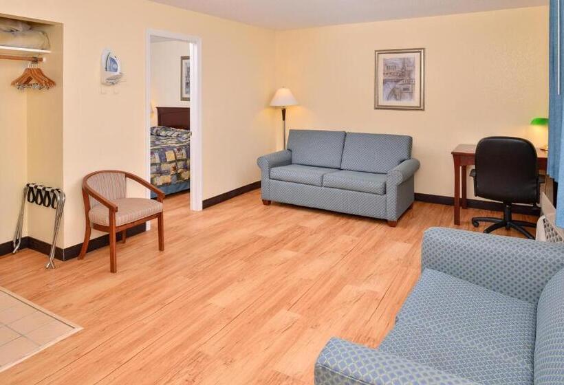 Люкс, Tower Inn And Suites Of Guilford / Madison