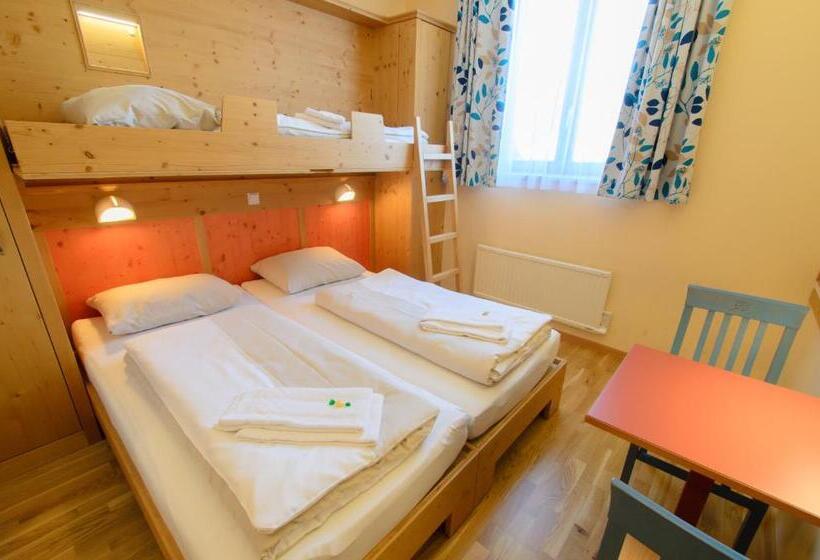 Номер Стандарт Трехместный, Jufa Hotel St Michael Im Lungau