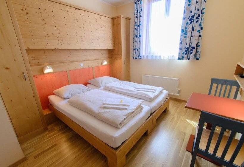 Номер Стандарт Трехместный, Jufa Hotel St Michael Im Lungau