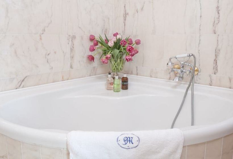 Deluxe Room Mountain View, Maiensee