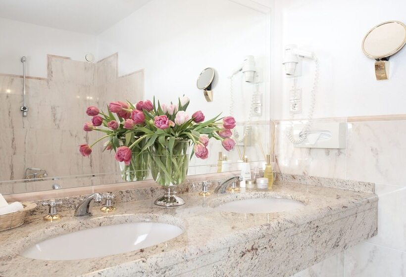 Deluxe Room Mountain View, Maiensee