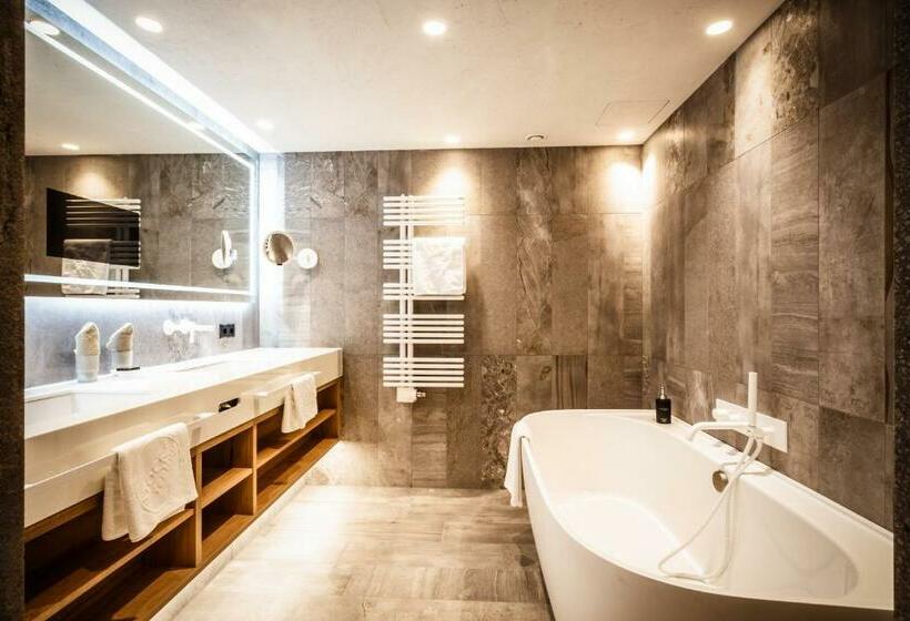 סוויטה עם מרפסת, Stock Resort