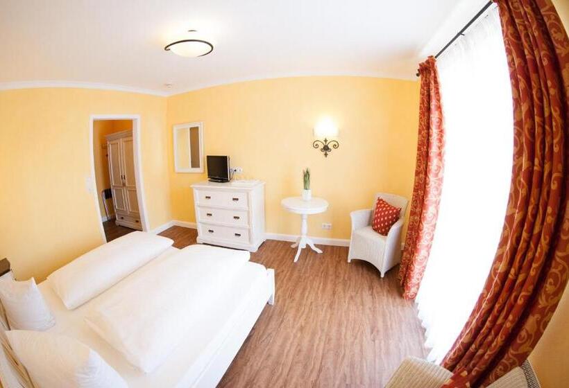 Номер Стандарт с Балконом, Hirsch1783 Hotel Landhaus