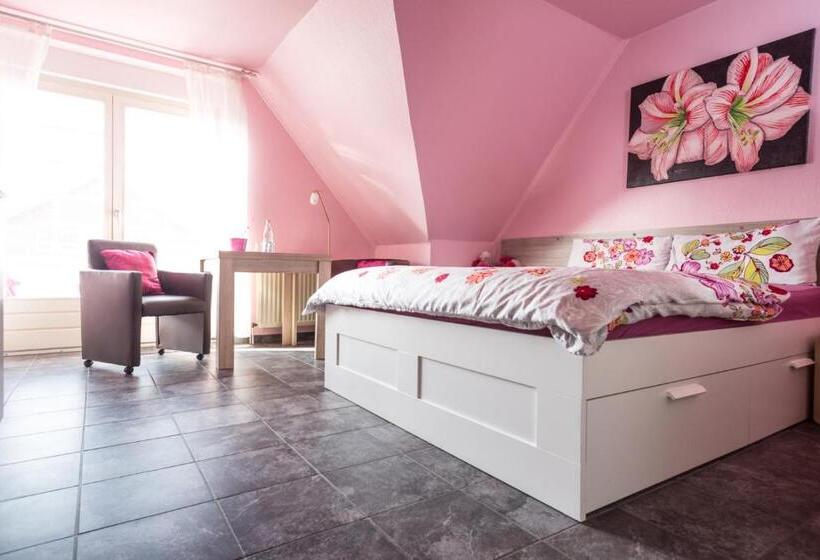 Номер Deluxe с Балконом, Pension Blumen Villa