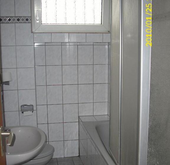 Трехместный Номер Стандарт Совместная Ванная, Gz Hostel Bonn