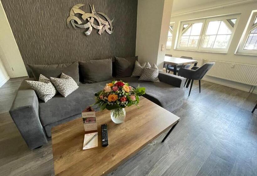 舒适三人间, Zur Altstadt   Am Fuße Der Osterburg Gaststätte, Pension, Fewo