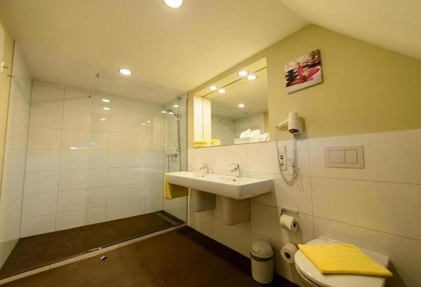 Четырехместный Номер Стандарт, Gasthof Hotel Zum Rebstock