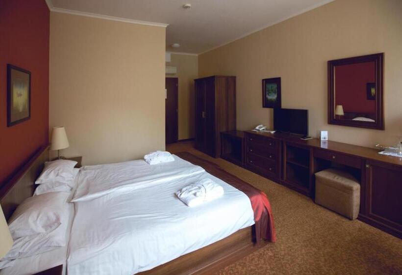 Классический Номер, Bassiana Hotel Es Etterem