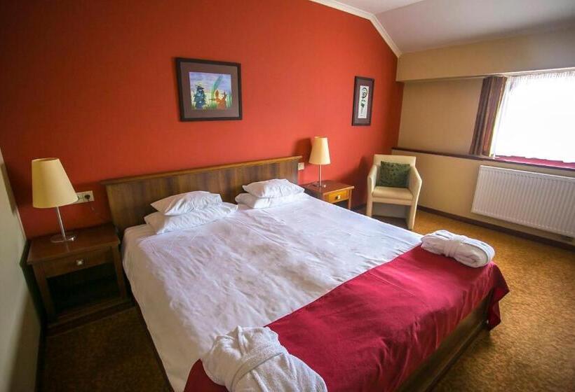 Классический Номер, Bassiana Hotel Es Etterem