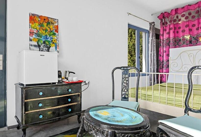 סוויטה, Serenity Boutique Suites