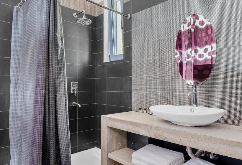 סוויטה, Serenity Boutique Suites
