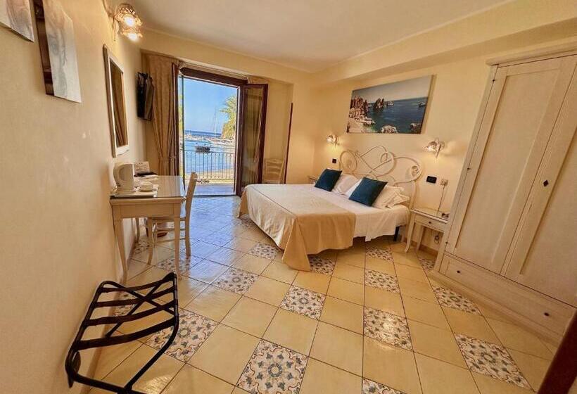 اتاق استاندارد با بالکن و چشم‌انداز دریا, Cala Marina