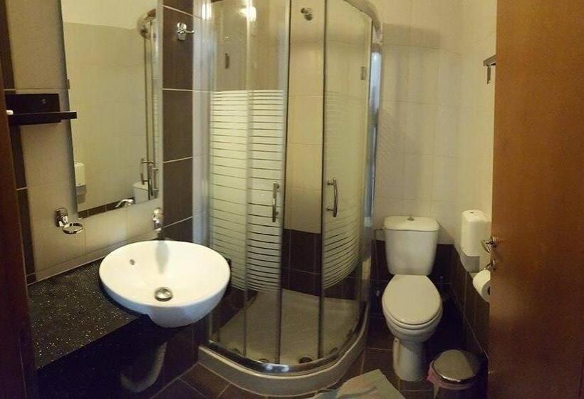 패밀리 룸, Paralia Guest House