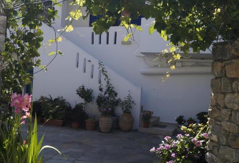 Семейный Номер, Paralia Guest House