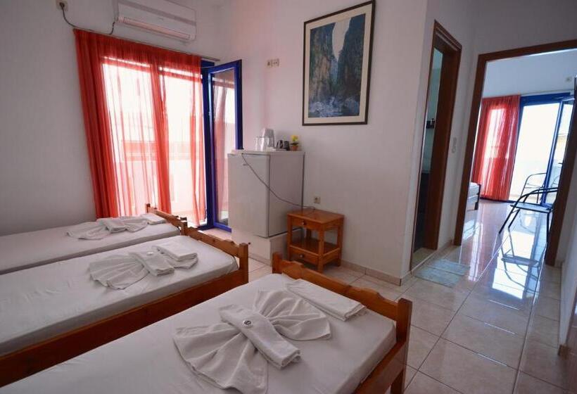 패밀리 룸, Paralia Guest House