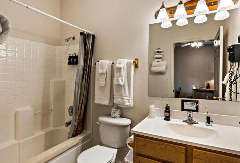 スタンダード４人部屋, Southfork Lodge   Riverside Inn