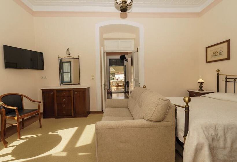 Family Suite, Phaedra