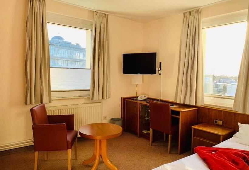 غرفة قياسية فردية مطلة علي البحر, Seehotel Neue Liebe