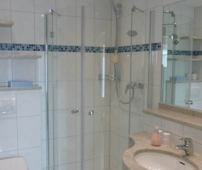 غرفة قياسية مطلّة علي البحر, Seehotel Neue Liebe