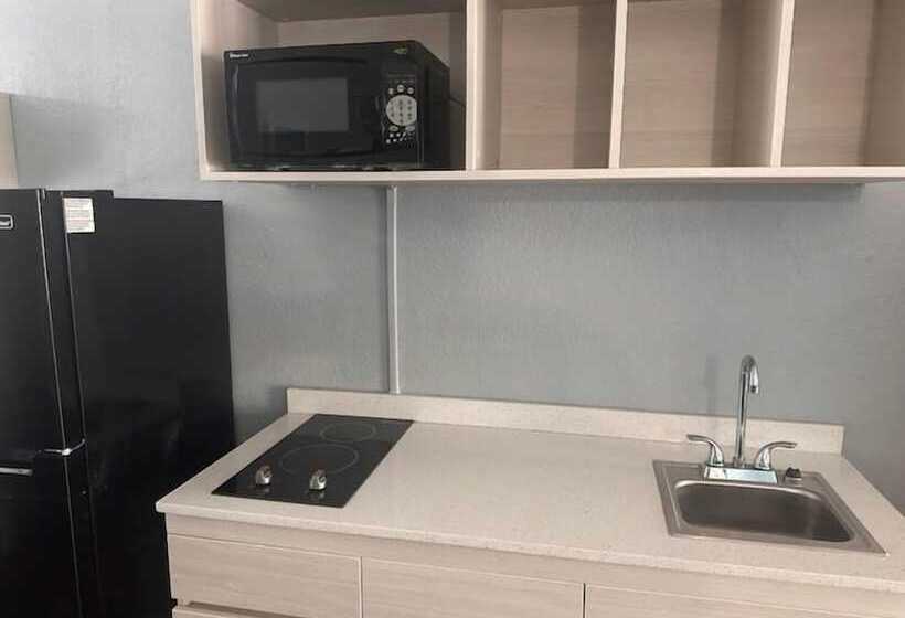 스탠다드 룸 더블 침대 2개, Suburban Studios By Choice Hotels   Award Winning   New 2024   Walk To Eateries & Grocery   Ultra Sp