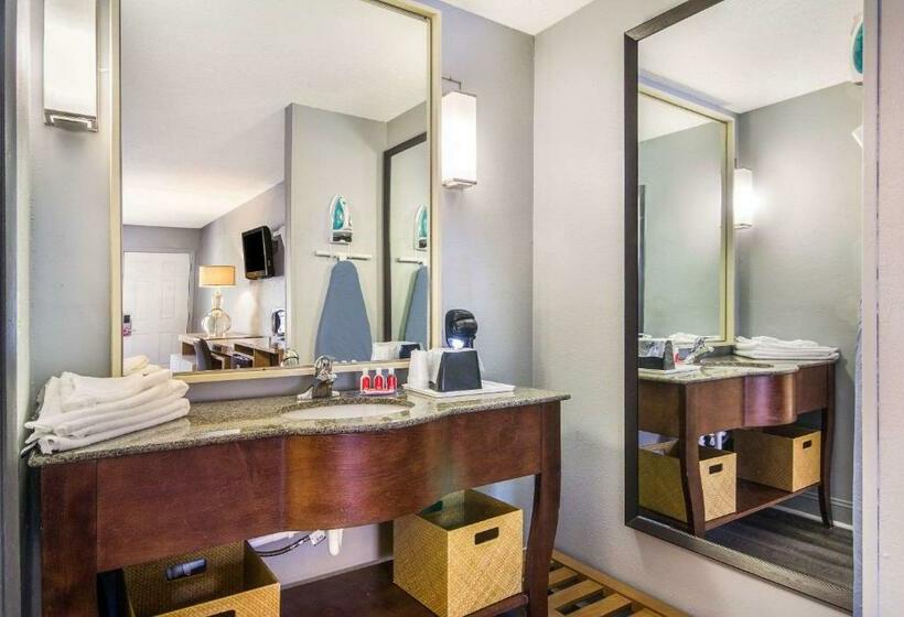 스탠다드 룸 더블 침대 2개, Suburban Studios By Choice Hotels   Award Winning   New 2024   Walk To Eateries & Grocery   Ultra Sp