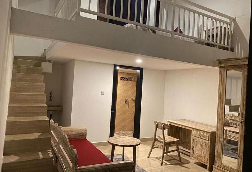 Номер Стандарт с Балконом, Odadi Guesthouse