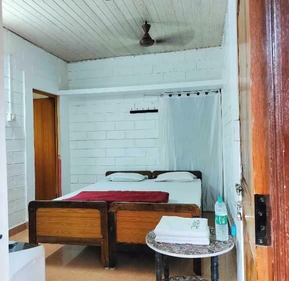 اتاق اکونومی, Trishula Guest House