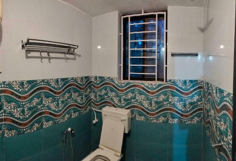 اتاق لوکس چهار تخته, Trishula Guest House