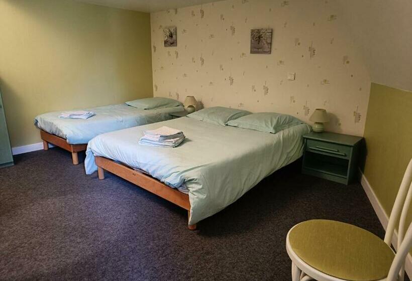 Номер Стандарт Трехместный, Hostellerie Du Chateau Bellenaves
