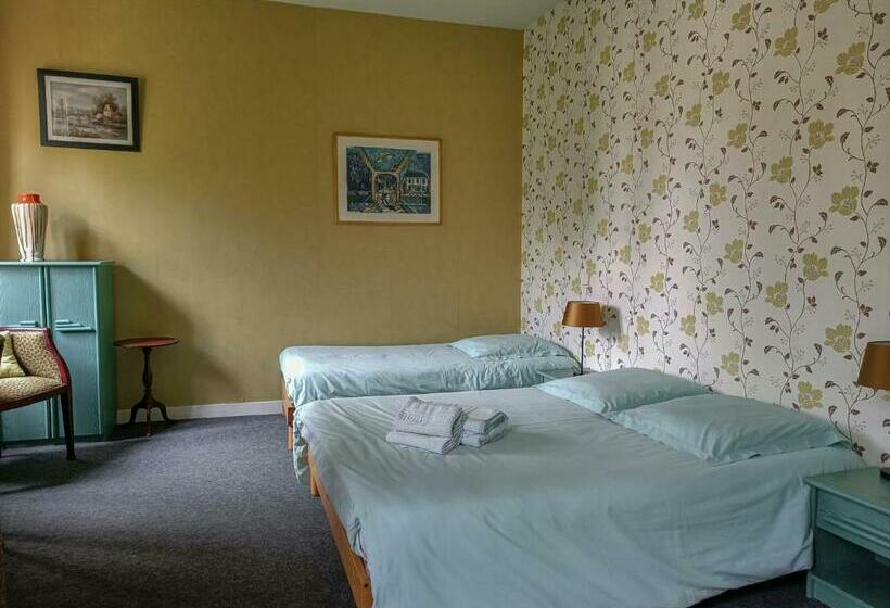 Номер Стандарт с Балконом, Hostellerie Du Chateau Bellenaves