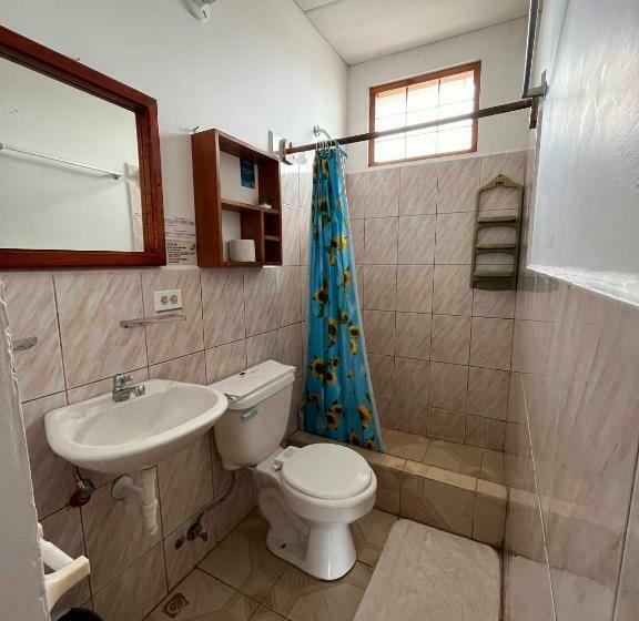 اتاق استاندارد سه نفره, Hostal Las Gardenias