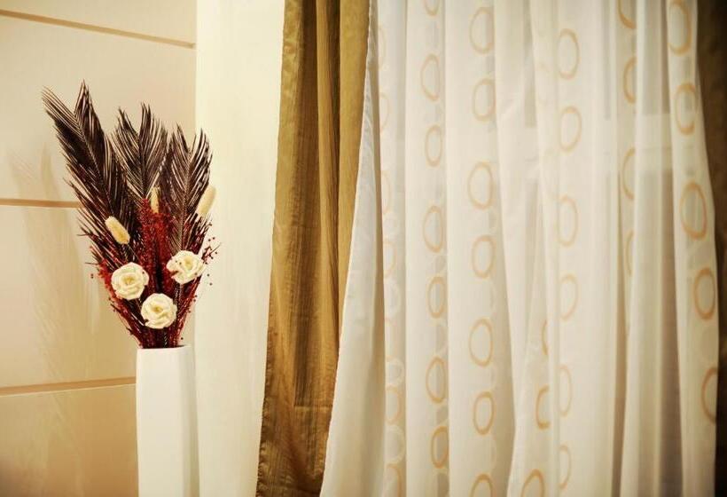 Номер Deluxe Кровать Кинг, Main Street Studio And Rooms