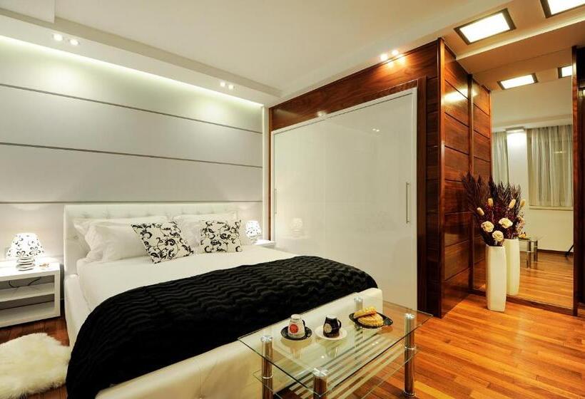 Студия Deluxe, Main Street Studio And Rooms