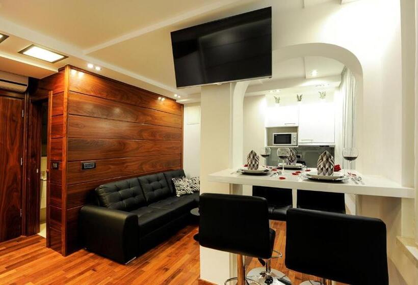 Студия Deluxe, Main Street Studio And Rooms