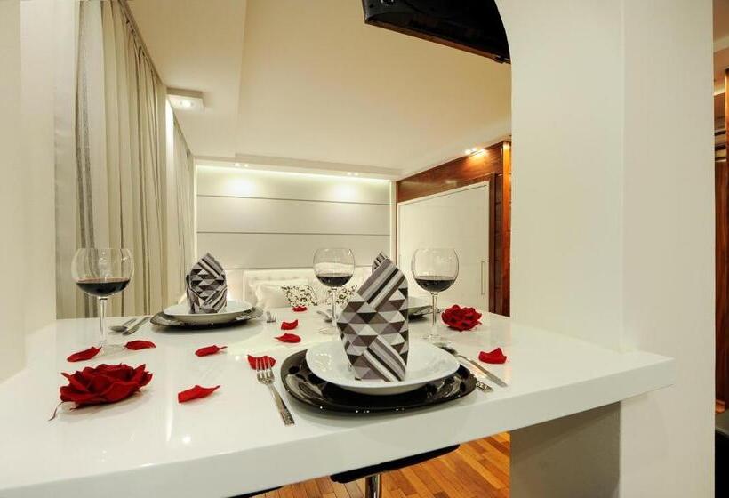 Студия Deluxe, Main Street Studio And Rooms