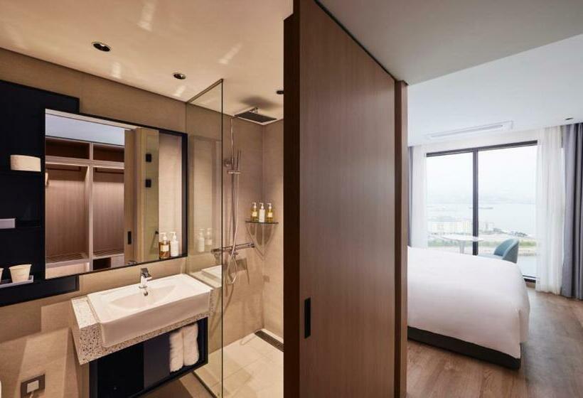 Номер Deluxe Кровать Кинг, Citadines Connect Hari Busan